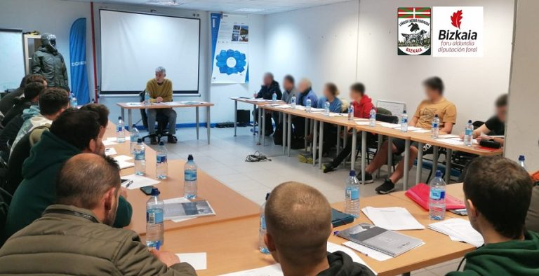 Buena Participación En Los Cursos De Preparación Del Examen Del Cazador
